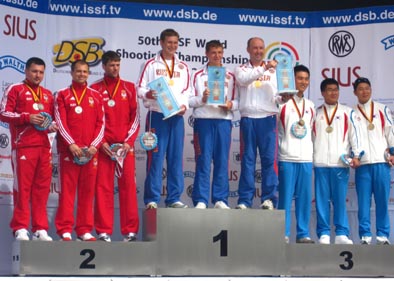 zlatic mikec i grgic levo na postolju